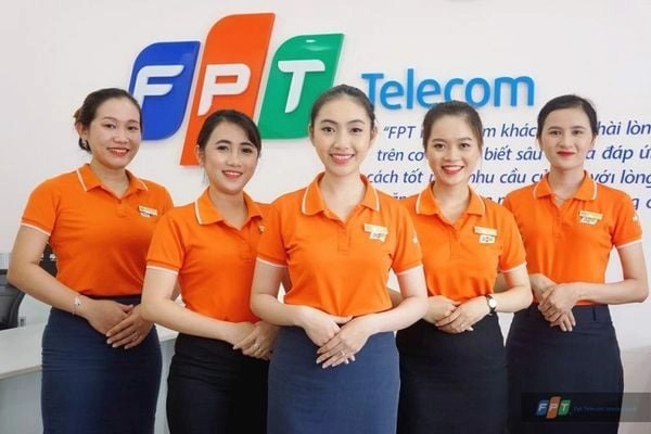 SẮC CAM NỔI BẬT HÚT ÁNH NHÌN TRONG ĐỒNG PHỤC POLO FPT